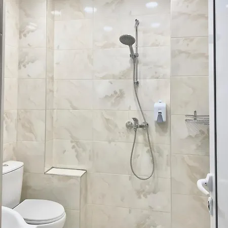 Stylish For 4 Guests דירה